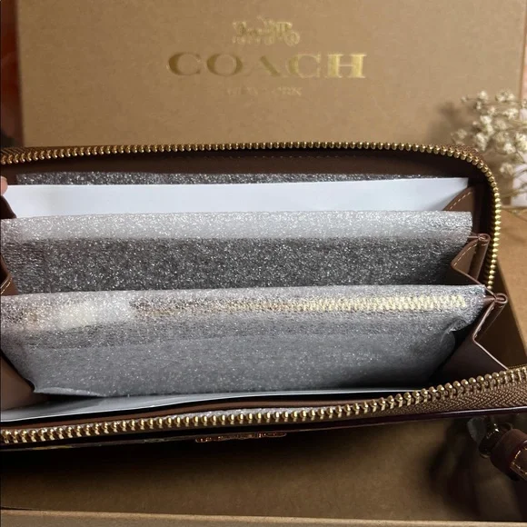 🆕Limited edition Authentic limited edition Coach designer wrestle Floral wallet - Picture 11 of 15